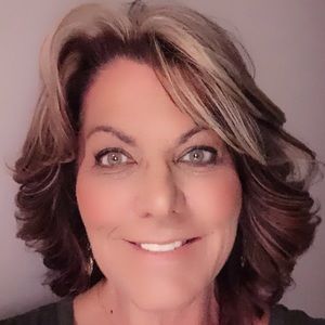 Meet your Posher, Debbie